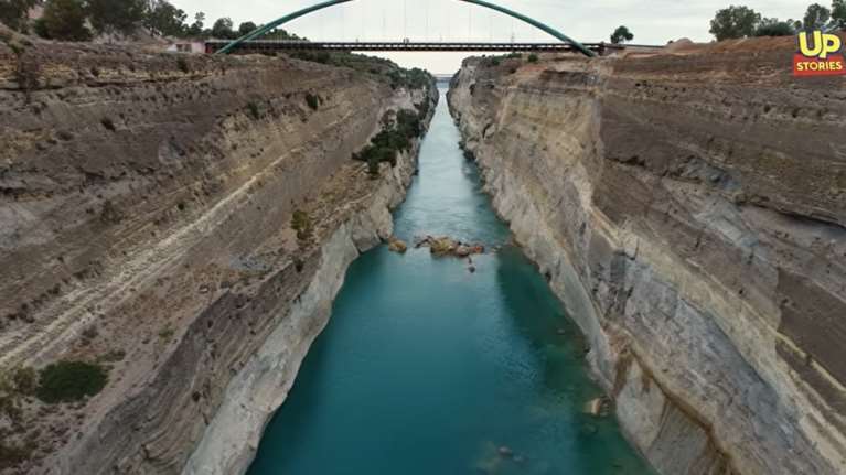 Εντυπωσιακό βίντεο: Η μεγάλη κατολίσθηση στον Ισθμό της Κορίνθου από ψηλά