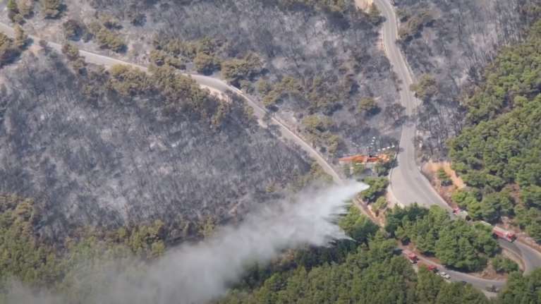 Φωτιά στην Αχαΐα: Σηκώθηκαν 5 εναέρια μέσα για την κατάσβεση στην περιοχή Νεραντζιές - Ήχησε το 112
