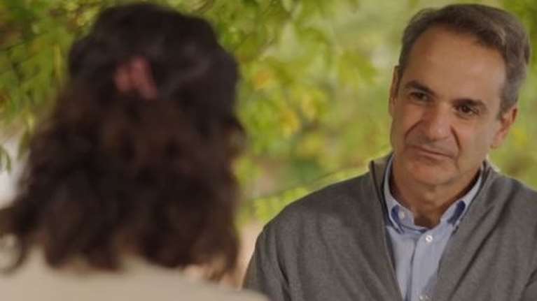 Η συζήτηση του Κυριάκου Μητσοτάκη με θύμα έμφυλης βίας: &quot;Πώς άντεξες τόσα χρόνια;&quot; [βίντεο]