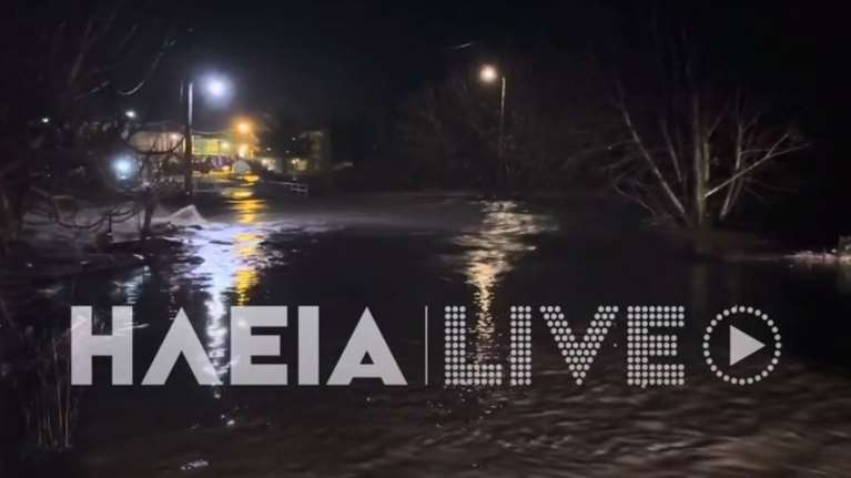 Θρίλερ στην Ηλεία: Αυτοκίνητο παρασύρθηκε από φουσκωμένο χείμαρρο - Αγνοούνται οι επιβάτες