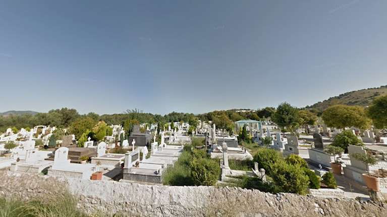 Άνδρας τυλίχθηκε στις φλόγες μέσα στο νεκροταφείο Ηγουμενίτσας