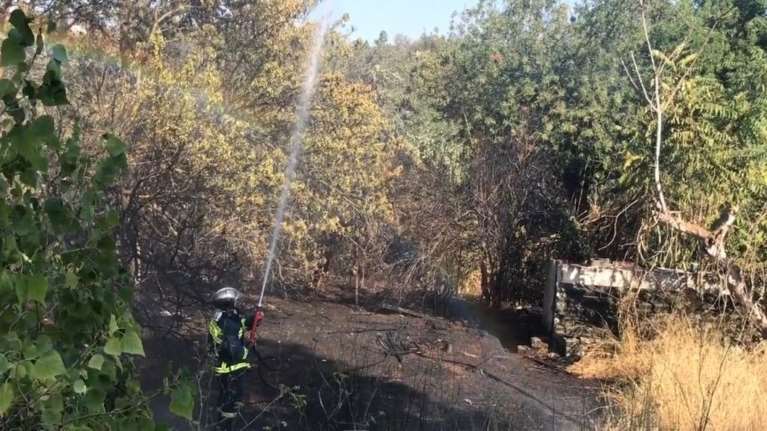 Φωτιά τώρα στο Μαρούσι: Σηκώθηκαν δύο ελικόπτερα για πυρκαγιά σε ρεματιά [βίντεο]