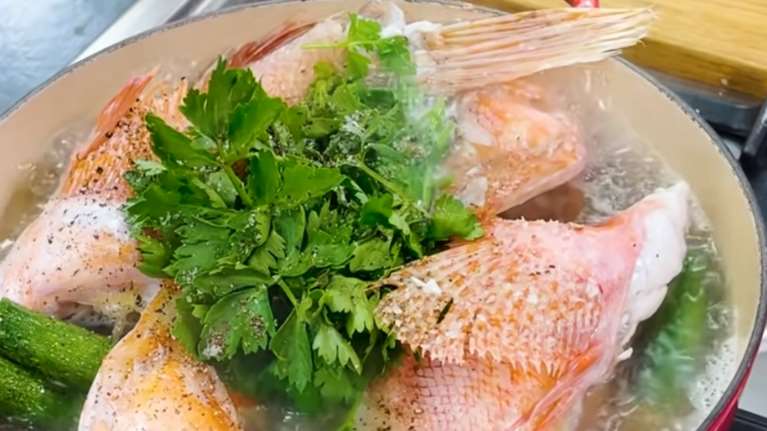 Η παραδοσιακή ψαρόσουπα της Αργυρώς Μπαρμπαρίγου για την ημέρα των Φώτων