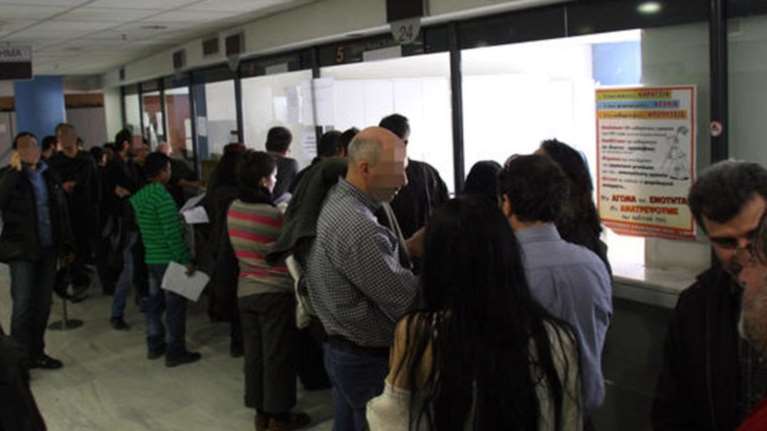 Ανοίγει αύριο η πλατφόρμα για το επίδομα των 800 ευρώ - Ένα προς ένα τα βήματα για τις αιτήσεις