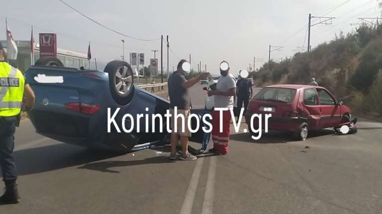Tροχαίο που κόβει την ανάσα: Ανατροπή αυτοκινήτου με έναν τραυματία στην παράλληλο της Ε.Ο Κορίνθου - Πατρών [Βίντεο]