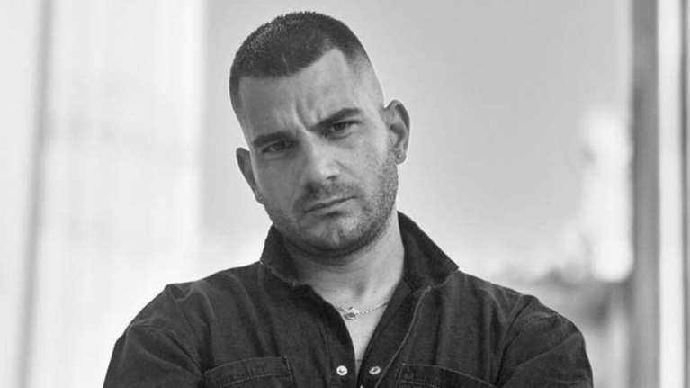 Η ΝΙΚΗ επιτίθεται στον αστυνομικό διοικητή του Τμήματος Αντιμετώπισης Ρατσιστικής Βίας Αττικής - Ζητά την απόταξή του