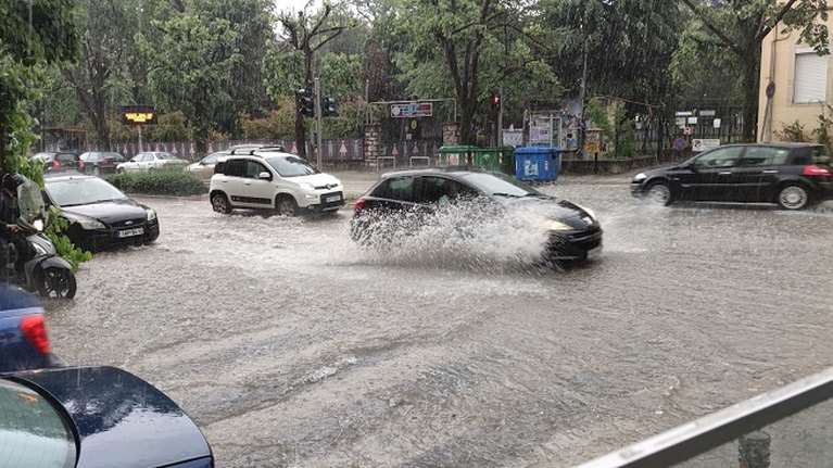 Γιάννενα: Ξαφνικό δυνατό μπουρίνι με χαλάζι και πλημμύρες [βίντεο]