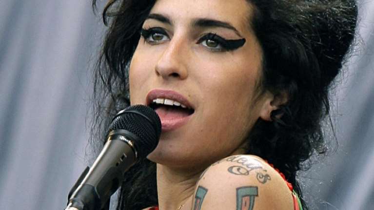 Η Έιμι Γουάινχαουζ τιμήθηκε από το Music Walk of Fame στο Λονδίνο