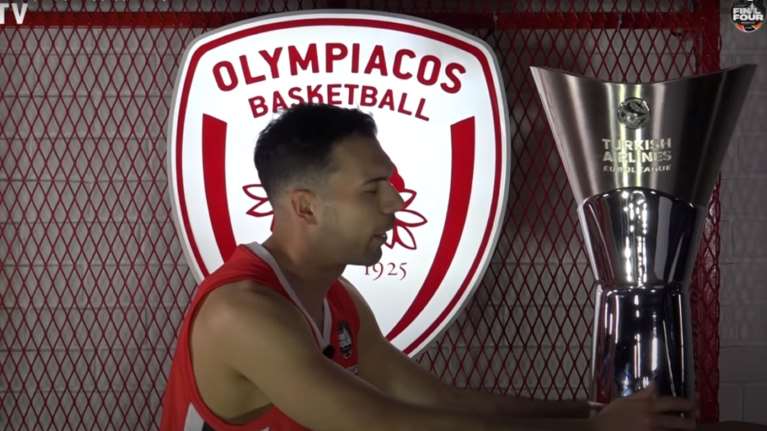 Ολυμπιακός: Σλούκας, Πρίντεζης, Παπανικολάου και Ντόρσεϊ κάνουν ερωτική εξομολόγηση στην κούπα της Euroleague [βίντεο]