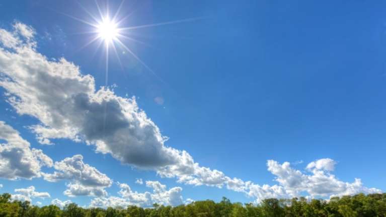 Καιρός: Ηλιόλουστη ημέρα με τη θερμοκρασία να ανεβαίνει στους 17 βαθμούς Κελσίου