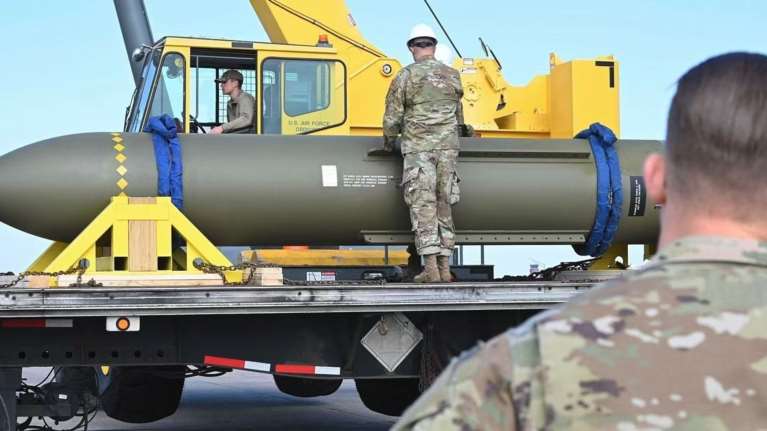 Η αμερικανική υπερβόμβα 14 τόνων GBU-57 - Το μοναδικό όπλο που μπορεί να καταστρέψει τα πυρηνικά του Ιράν