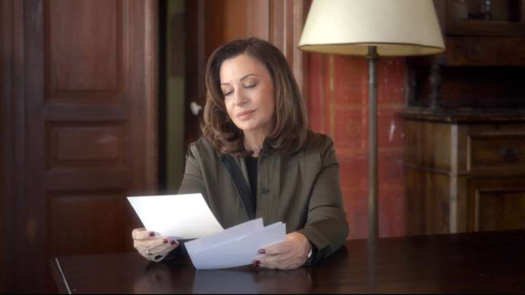 Η Αλεξίου σε ρόλο παρουσιάστριας, ο Καραγάτσης στη μικρή οθόνη, το δημοφιλές παιχνίδι των &#39;80s - Το 2025 ξεκινά δυναμικά στην ΕΡΤ