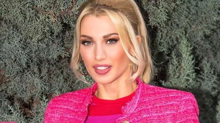 Κωνσταντίνα Σπυροπούλου: Με πατερίτσες η παρουσιάστρια - Η νέα ατυχία που τη χτύπησε [Εικόνες]