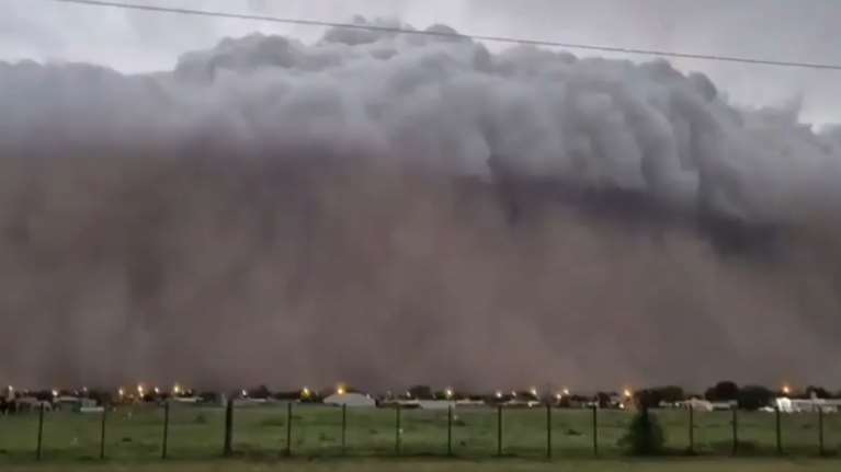 Τρομακτικές εικόνες στην Αργεντινή: Ένα "τείχος" από μαύρα σύννεφα σκέπασε το Μπουένος Άιρες [βίντεο]