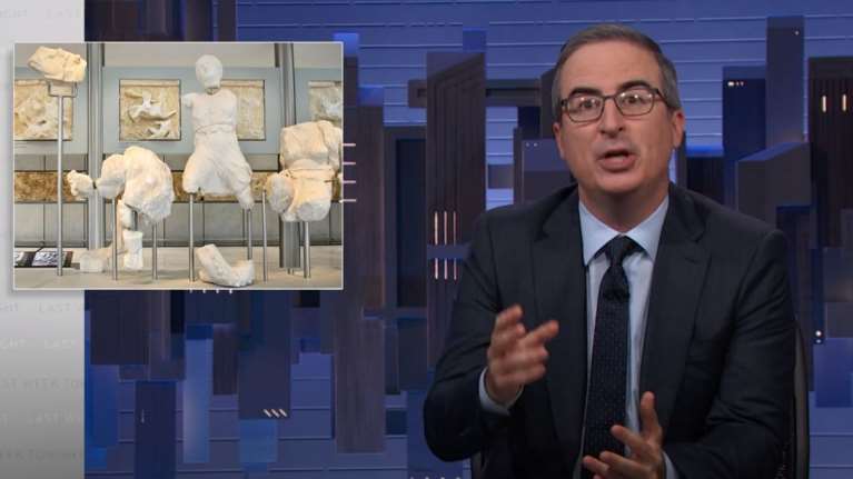 Γλυπτά Παρθενώνα: Ο διάσημος Βρετανός κωμικός Τζον Όλιβερ &quot;τα χώνει&quot; στη χώρα του - &quot;Δεν χάθηκαν, εκλάπησαν&quot; [Βίντεο]