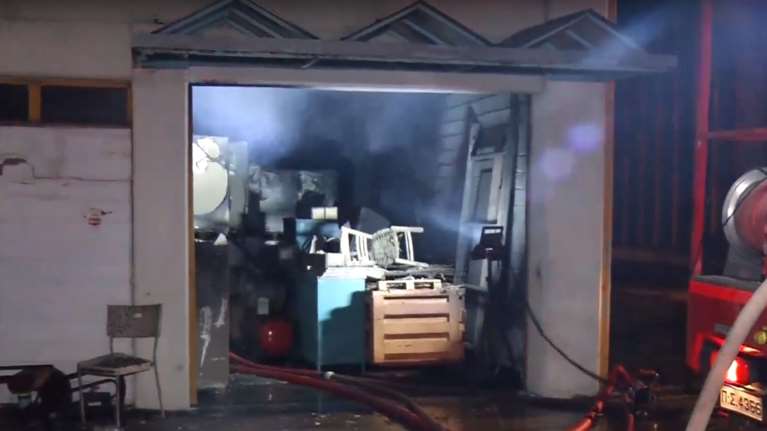 Θεσσαλονίκη: Φωτιά σε καρνάγιο - Κάηκε ο "Κωνσταντής" που έκανε δρομολόγια στον Θερμαϊκό  [βίντεο]