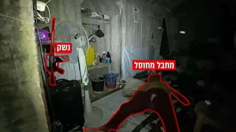 Το Ισραήλ δημοσιοποίησε τη στιγμή του εντοπισμού της σορού του αρχηγού της Χαμάς, Μοχάμεντ Σινουάρ -Κρυβόταν σε υπόγειο πέρασμα