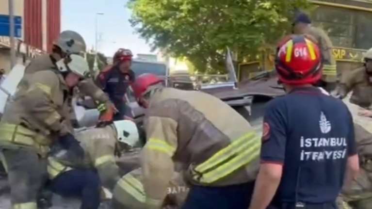 Κατέρρευσε τριώροφο κτίριο στην Κωνσταντινούπολη - Ένας νεκρός και 8 τραυματίες - Μεγάλη επιχείρηση διάσωσης [βίντεο]