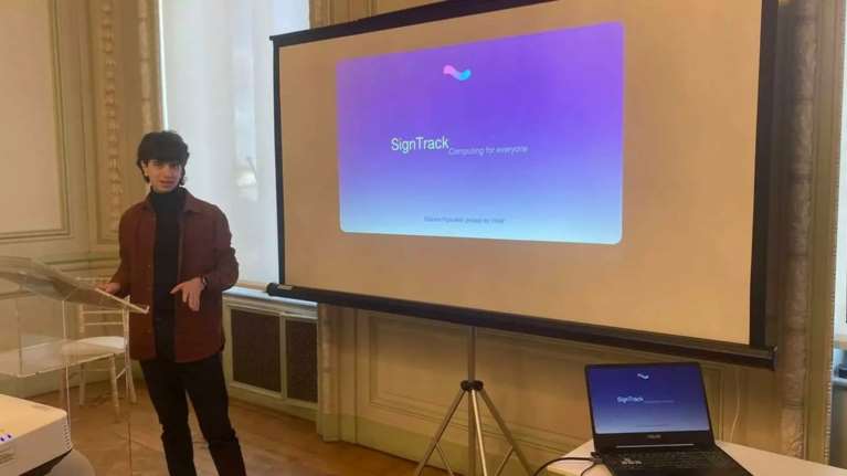 Κρήτη: Μαθητής κάνει τους υπολογιστές να διαβάζουν τη νοηματική - Πρώτο βραβείο σε ευρωπαϊκό διαγωνισμό