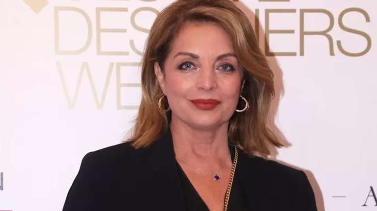 Στην Κέρκυρα για το Πάσχα η Άντζελα Γκερέκου: Για καφέ με τη στιλάτη μαμά της στο Λιστόν