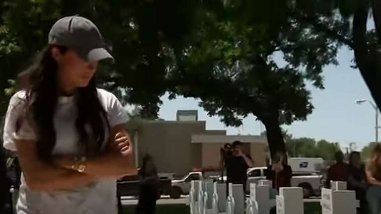 Μακελειό στο Τέξας: Η Μέγκαν Μαρκλ απέτισε φόρο τιμής στη μνήμη των θυμάτων [βίντεο]