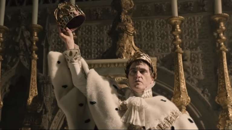 &quot;Napoleon&quot;: Το νέο τρέιλερ της φιλόδοξης υπερπαραγωγής του Ρίντλεϊ Σκοτ