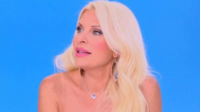 Ελένη Μενεγάκη: Με πλησίασε ένα φρέσκο αγόρι, καλογυμνασμένο - &quot;Μπράβο θράσος&quot; είπα