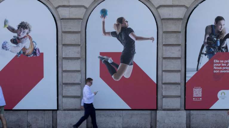 Παραολυμπιακοί Αγώνες 2024: &quot;Παράδοξο&quot; - Χορευτές με αναπηρία και μια γεύση από Emily in Paris στην τελετή έναρξης