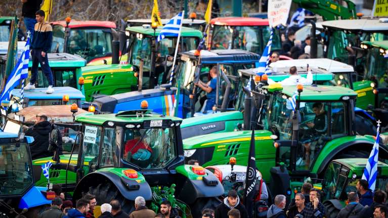 Η οργή των αγροτών τρομάζει το Μαξίμου εν όψει ευρωεκλογών - &quot;Αέρας&quot; στον Βελόπουλο από τον γάμο των ομόφυλων