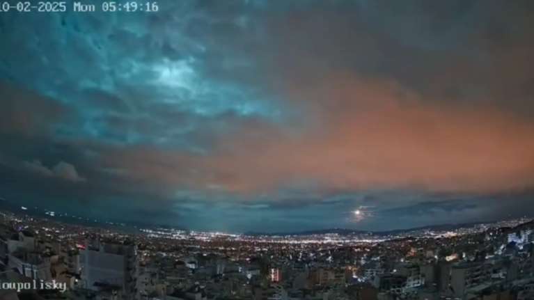 Δυνατός θόρυβος και λάμψη αναστάτωσαν την Κορινθία - Εκτιμήσεις για πτώση μετεωρίτη [βίντεο]