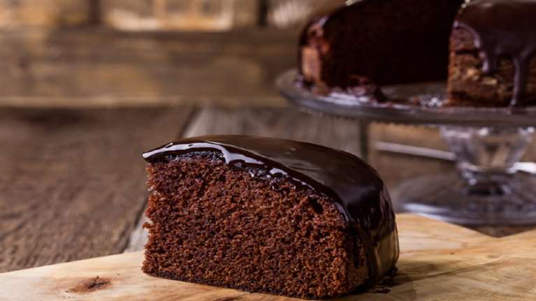 Νηστίσιμη σοκολατόπιτα με επικάλυψη κουβερτούρας - Εύκολη και γρήγορη, θα τη λατρέψετε