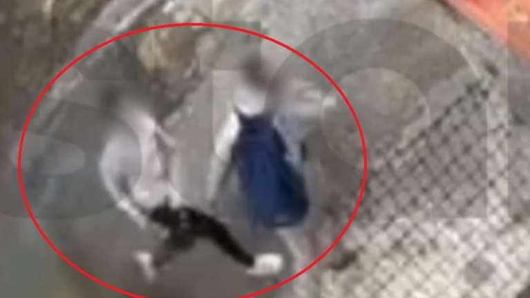 Τρίπολη: Σοκαριστικό βίντεο - Η στιγμή που ο 13χρονος μαχαιρώνει τον 12χρονο συμμαθητή του