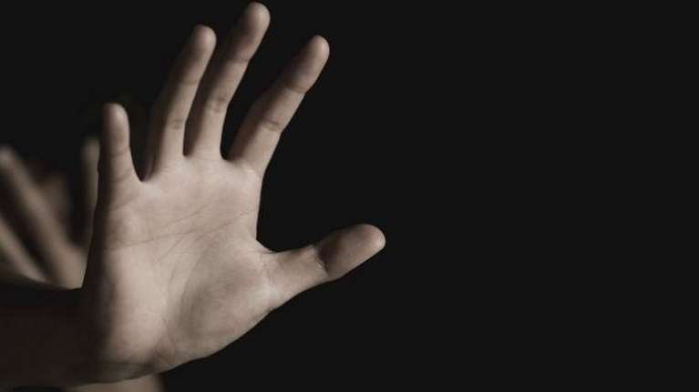 Εφιάλτης για 27χρονη στον Ασπρόπυργο: 46χρονος τη βίασε μέσα στο λεωφορείο που τη μετέφερε στη δουλειά της