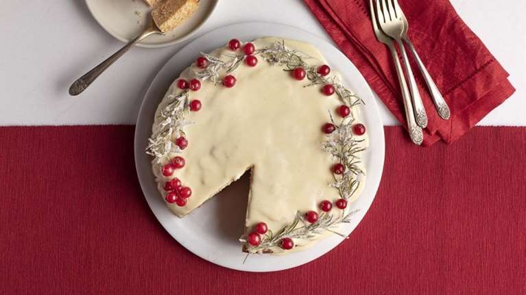 Πετρετζίκης: Αυτή η θεϊκή συνταγή για βασιλόπιτα με σαμπάνια είναι το must του ρεβεγιόν