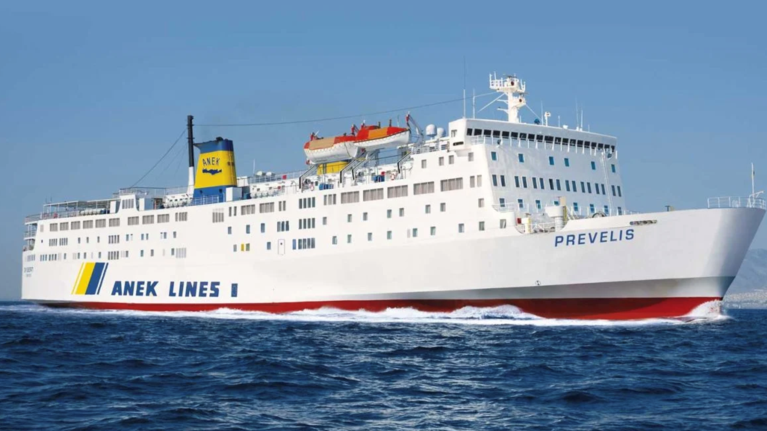 Σαντορίνη: Προσέκρουσε στο λιμάνι του Αθηνιού το πλοίο &quot;Πρέβελη&quot;
