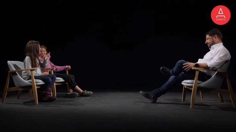 "Πόσο καλός σας φίλος είναι ο κ. Τσιόδρας;" - Τα παιδιά της "Ατράκτου" ρωτούν τον Νίκο Χαρδαλιά [Βίντεο]