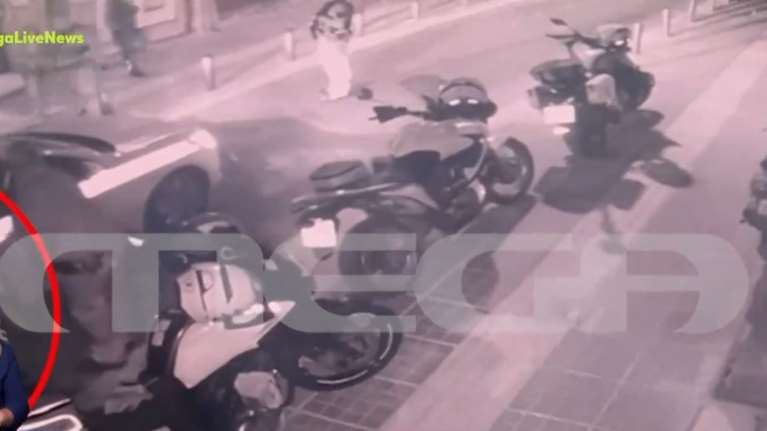 Θεσσαλονίκη: Βίντεο ντοκουμέντο - Οι ληστές με τις σύριγγες μπαίνουν στην πολυκατοικία της 26χρονης