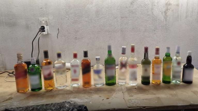 Σπείρα έφερνε ποτά &quot;μπόμπες&quot; από τη Βουλγαρία - Τα πουλούσαν ακόμη και σε μίνι μάρκετ