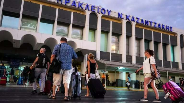 Ηράκλειο: Μεγάλες καθυστερήσεις στο αεροδρόμιο λόγω του παγκόσμιου μπλακ άουτ