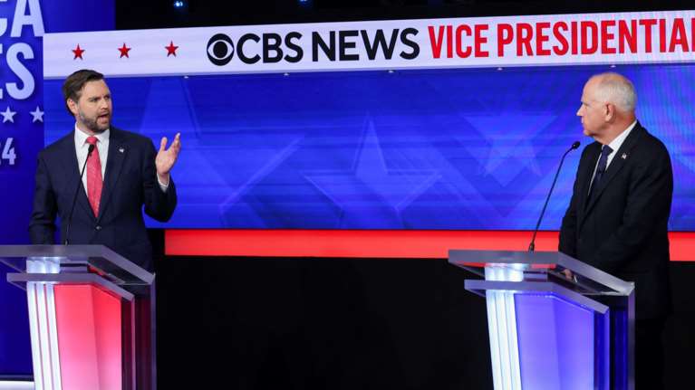 To debate των υποψήφιων αντιπροέδρων στις ΗΠΑ: Σύγκρουση Τιμ Γουόλς και Τζέι Ντι Βανς για εκτρώσεις και μετανάστευση