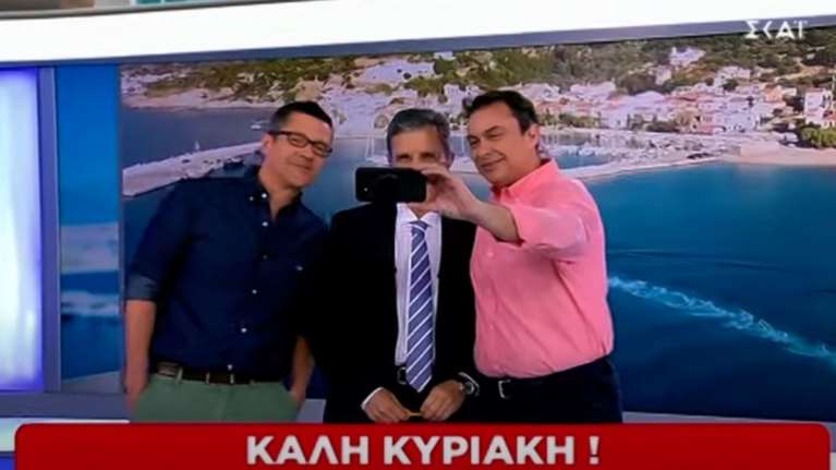 &quot;Αποχαιρέτησε&quot; με νόημα τους τηλεθεατές ο Γιώργος Αυτιάς: Η selfie και η αφιέρωση του τραγουδιού &quot;Για πάντα μαζί&quot; [Βίντεο]