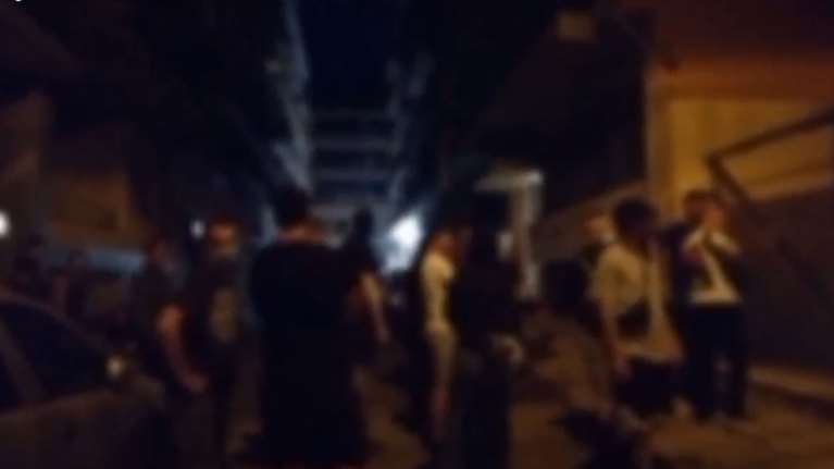 Δημήτρης Λιγνάδης: Έξω από το σπίτι του ο Ρουβίκωνας - &quot;Αν θέλει να μείνει κάπου, να τον πάρει ο Κούγιας&quot; [Βίντεο]