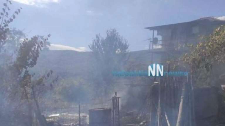 Φωτιά στην ορεινή Ναυπακτία: Κάηκαν αυλές σπιτιών στην Τερψιθέα [βίντεο]