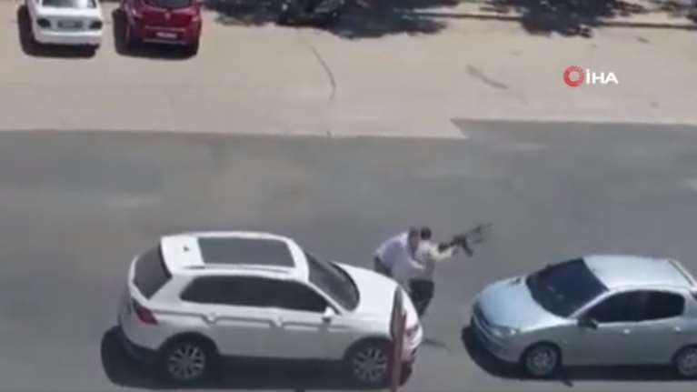 Άγρια δολοφονία στην Τουρκία: 25χρονος πυροβόλησε με καλάσνικοφ την πρώην γυναίκα και τον πεθερό του - Βίντεο σοκ