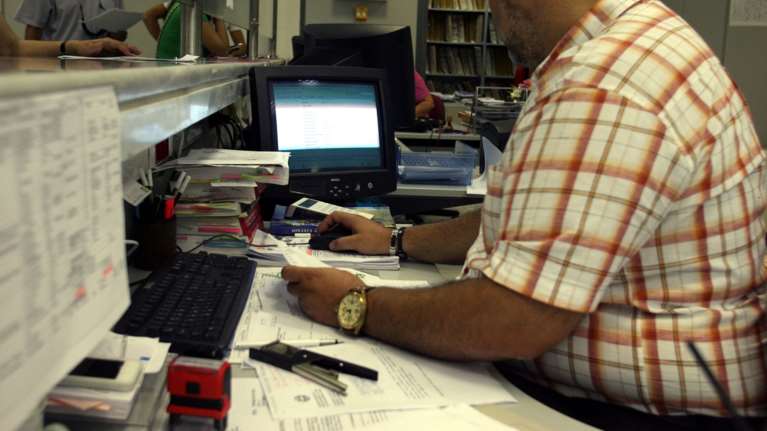 Παρέμβαση ΥΠΕΣ για τον υπάλληλο του δήμου Μετεώρων που έλειπε με αναρρωτική 13 χρόνια: Να αποδοθούν ευθύνες