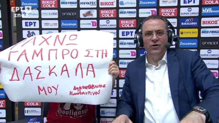 Viral πιτσιρικάς οπαδός του Ολυμπιακού: Βγήκε στην ΕΡΤ να κάνει... προξενιό για τη δασκάλα του [βίντεο]