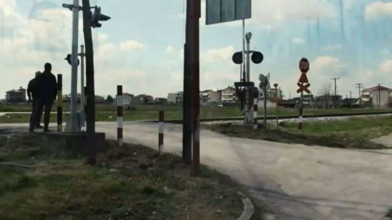 Λάρισα: Παγίδες θανάτου διαβάσεις και πεζογέφυρες του ΟΣΕ στην πόλη - Η επικίνδυνη καθημερινότητα των πολιτών [βίντεο]