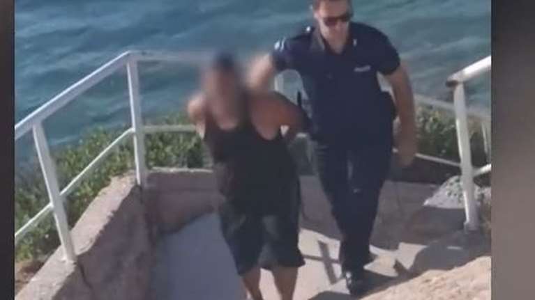 Σαλαμίνα: Γνωστός στις Αρχές ο 39χρονος που προσπάθησε να βιάσει την 20χρονη - &quot;Η κοπέλα κλαίει, φοβάται να βγει από το σπίτι της&quot; [βίντεο]