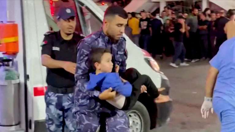 Συγκλονιστική μαρτυρία γιατρού στη Λωρίδα της Γάζας: Γίνεται εθνοκάθαρση - Παντού υπάρχουν κηλίδες αίματος [βίντεο]