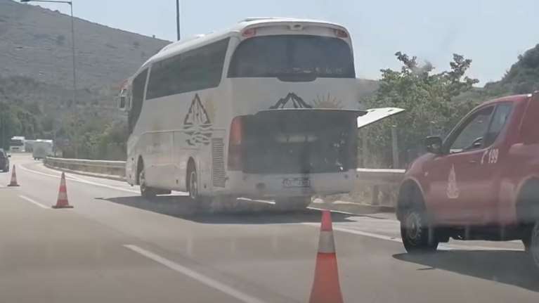 Ηγουμενίτσα: Φωτιά σε λεωφορείο με 51 Ρουμάνους τουρίστες [εικόνες, βίντεο]